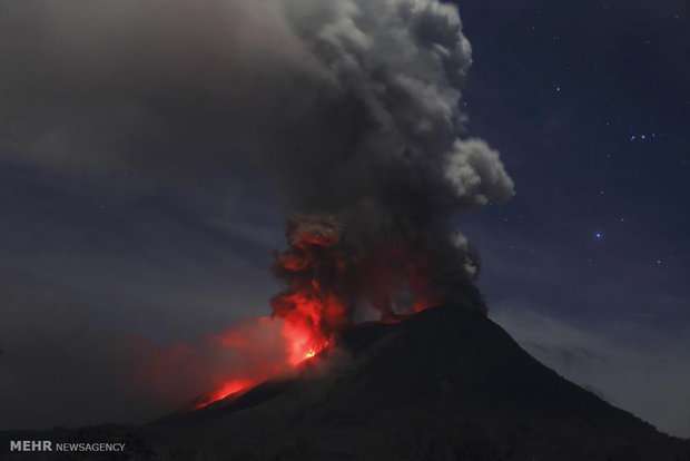 آتش فشان اندونزی هزاران نفر را فراری داد