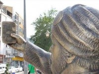 مجسمه عجیب ترکیه‌ای که از خود سلفی می‌گیرد! +تصاویر
