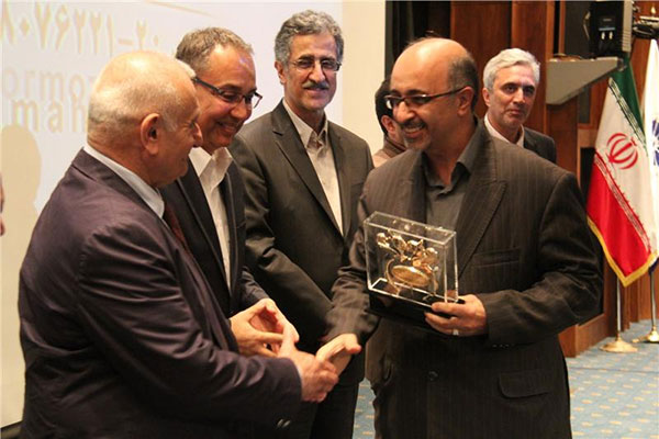 اعطای تندیس پنجمین اجلاس جهانی نشان منتخب به مدیرعامل پست بانک ایران