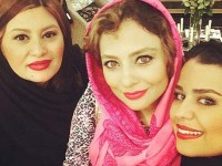 سلفی یکتا خانم ناصر با دوستان در یک میهمانی