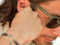 فریدون زندی با این عکس جواهرات دست ساز همسرش را تبلیغ کرد