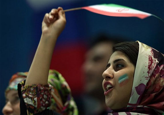 عکس ویژه فدراسیون جهانی والیبال از تماشاگر دختر طرفدار ایران