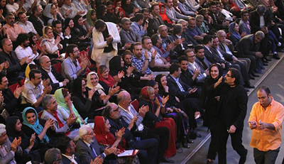 تشویق حضار به افتخار شهرام خان ناظری