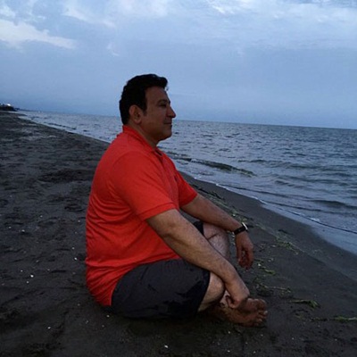 حاج حسین هدایتی قصد خریدِ دریای خزر را دارد