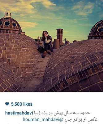 خاطره بازی هستی مهدوی با عکسی روی پشت بام یک بنا در یزد