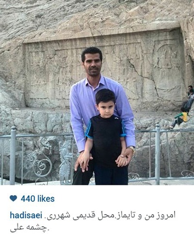 هادی ساعی و پسر اخمالویش آقا «تایماز» در مقابل یک بنای تاریخی این عکس یادگاری را گرفتند