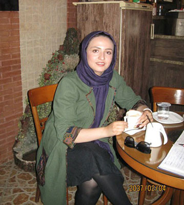 گلاره عباسی 22 سال دیگر در یک کافه این عکس را خواهد گرفت!