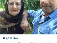 عکس زیبای منصور ضابطیان با مادرش در یک جای سرسبز