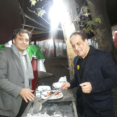 بهمن هاشمی و مجید اخشابی سر میز شام