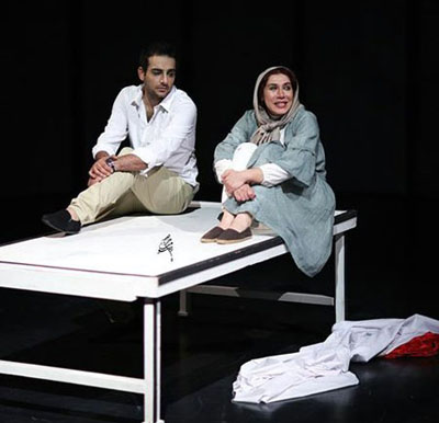 حامد کمیلی و نسیم ادبی در نمایی از تئاتر جدیدشان