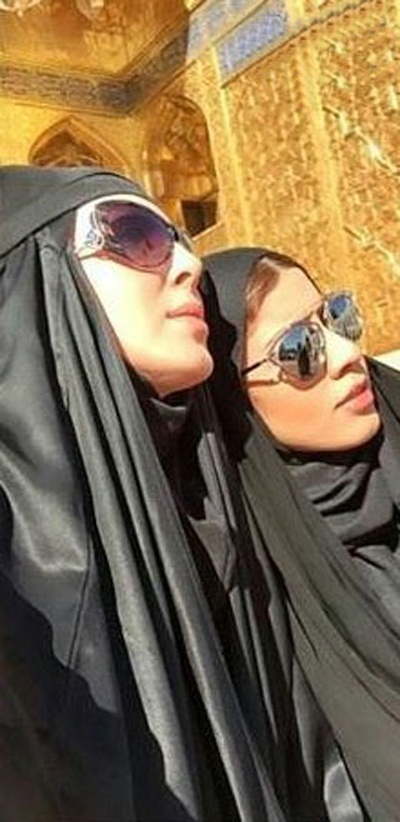 سلفی لیلا بلوکات و خواهرش در حرم امام رضا