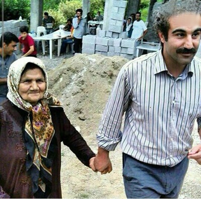 محسن تنابنده و «عسل خاله» دست در دست هم در پشت صحنه پایتخت 4