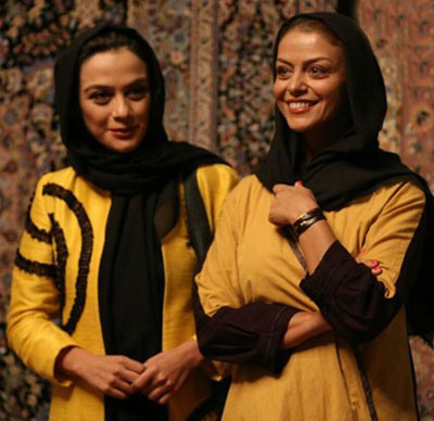 مراسم فرش قرمز تئاتر «فصل شکار بادبادکها» در یک گالری فرش ایرانی برگزار شده بود