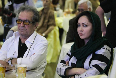 نیکی خانم کریمی در کنار داریوش مهرجویی در جشن شب کارگردانان