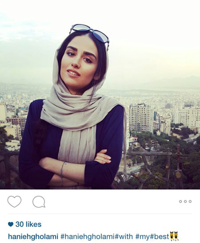 هانیه ًغلامی در یکی از پارک های شمال تهران