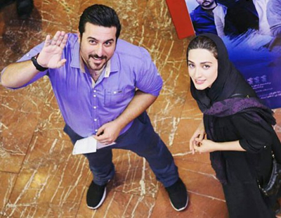 واکنش محسن کیایی و مینا ساداتی به فریاد های عکاس عزیز از طبقه دوم سینما آزادی