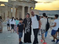 امیر جعفری و خانواده در حال یونان گردی