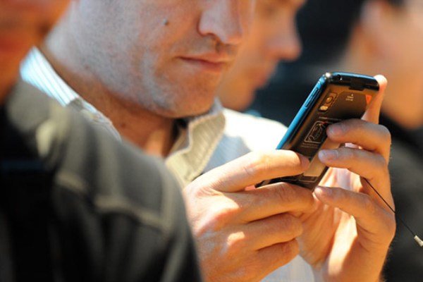 کسر هزینه پیامک صورت‌حساب بانکی از مشتریان بدون موبایل (+تصویر)