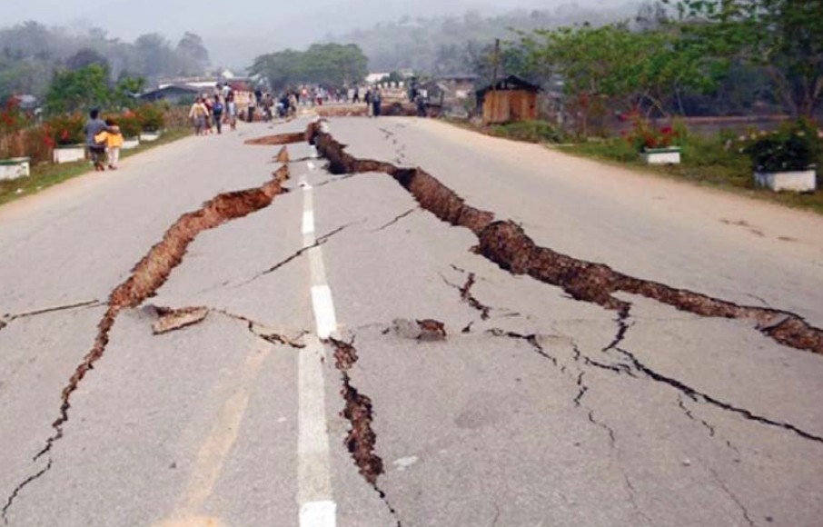 زلزله، جاده روستاهای اسفراین را مسدود کرد