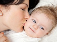 4 واکنشی که نشان دهنده عشق نوزاد به شماست