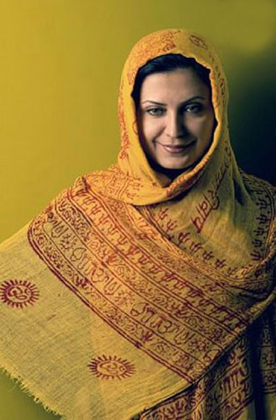 عکس آتلیه خوش آب و رنگ لعیا خانم زنگنه، یکی دیگر از رقبای قالی کرمان در سینمای ایران