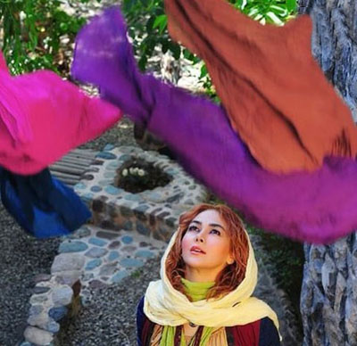عکس هنری آنا نعمتی با شال های «وِل در هوا» که بیشتر صحنه طوفان چند وقت اخیر تهران را یاد آدم میاورد تا یک حس هنری