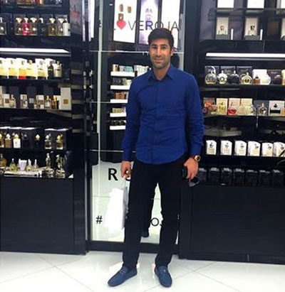 هاشم خان بیک زاده در یک فروشگاه لوازم آرایشی و بهداشتی!