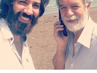 سعید مدرس و پدر جان در ساحل چمخاله، ساحلی که اکثر مردم او را با ترانه ای به نام همین ساحل می‌شناسند
