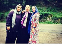 سمانه پاکدل در کنار مادر و خواهرش در شمال