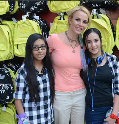 «بریتنی اسپیرز» در حمایت از بنیاد کودکان سرطانی نوادا در مراسم بازگشایی مدارس شرکت کرده است