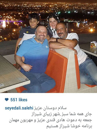 خانواده امیر جعفری در کنار سیدعلی صالحی در یک رستوران روباز در شیراز