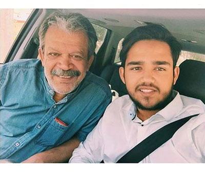 سلفی حسن پورشیرازی و آقا پسرش که پدر را به سر فیلمبرداری آورده است