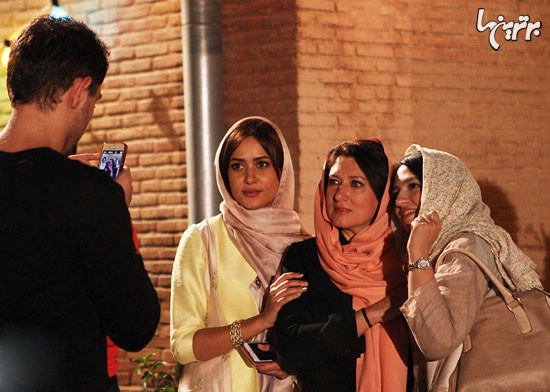 عکس یادگاری گلاره عباسی، فریبا متخصص و پریناز ایزدیار در این مراسم