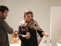 شهاب حسینی و همسر جان در حال بازدید از یک گالری