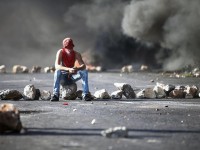 یک مبارز فلسطینی در صحنه درگیری ها
