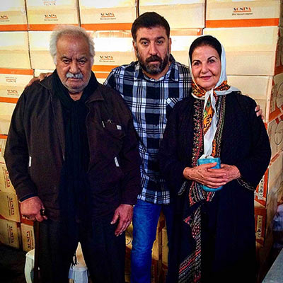 علی انصاریان در کنار دو بازیگر قدیمی/تصویر