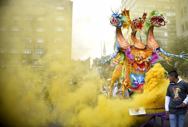 رژه سالانه با مجسمه های عجیب و غریب در مکزیک