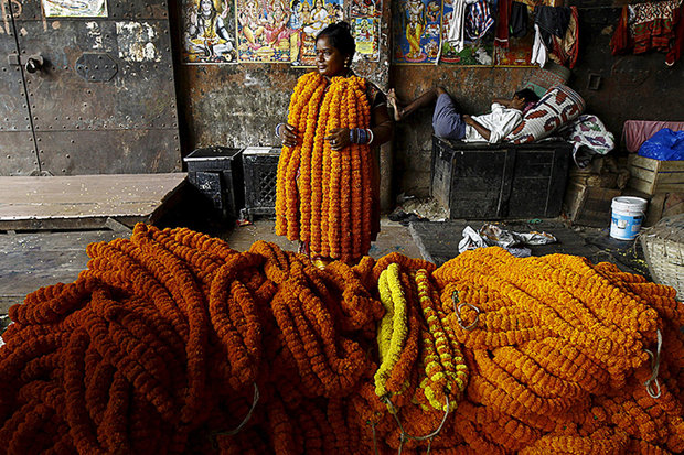 فروش ریسه های گل در بازار کلکته هند