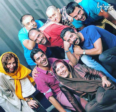 محمدرضا علیمردانی، شیرین بینا، کامران تفتی و سایر دوستان در پشت صحنه یک تئاتر