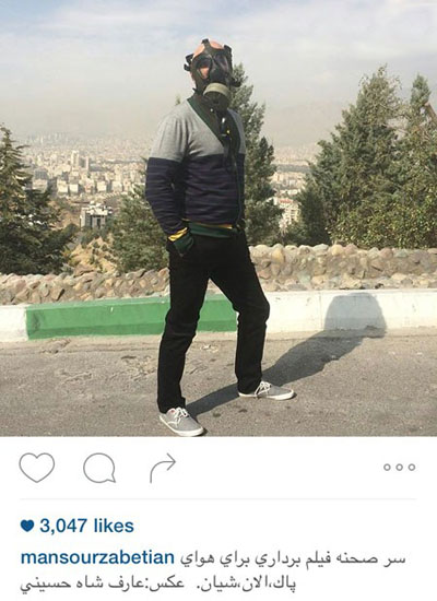 منصور ضابطیان در حال قدم زدن در هوای دل انگیز پایتخت در یکی از پارک های شهر!