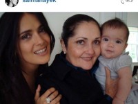 «سلما هایک» عکسی قدیمی از خودش، مادرش و دخترش، «ولنتینا»، را با عنوان «سه نسل از زن های قوی» به اشتراک گذاشته است