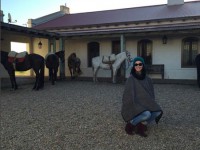 به نظر شما «کیتی پری» قصد دارد اسب سواری کند یا فقط از این موجود نجیب به عنوان پس زمینه ای برای عکسش استفاده کرده است؟