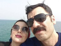 سلفی رویا میرعلمی و همسر هنرمندش حسن کیانی که از افراد شناخته شده دنیای تئاتر است