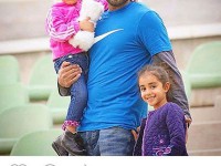 میلاد میداوودی ستاره سال های نه چندان دور استقلال در کنار دخترانش آمیتیس و آتریسا