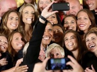 سلفی رئیس جمهور آمریکا با زنان فوتبالیست