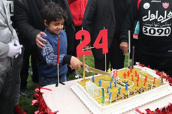 جشن تولد هانی نوروزی در ورزشگاه درفشی‌فر