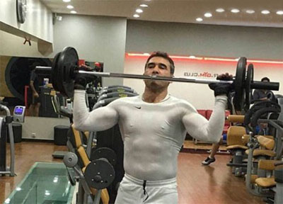 این تصویری که ملاحظه می‌کنید متعلق به بدن آماده احمدرضا عابدزاده در آستانه 50 سالگی است