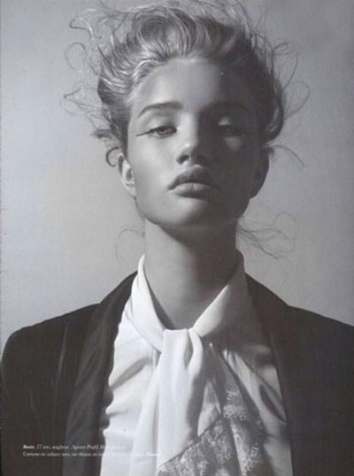 این عکس به گفته خود «روزی هانتینگتون وایتلی» اولین قدم او به سوی موفقیت در عرصه مدلینگ بوده است. او در این عکس فقط 17 سال دارد
