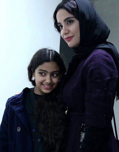 بیتا بیگی در کنار ستایش محمودی کوچک، پدیده خردسالِ این روز های تئاتر