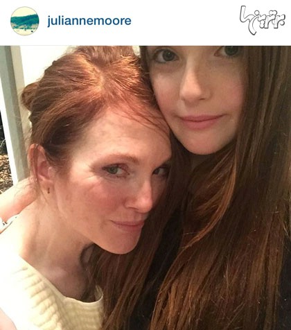 دختر «جولیان مور» شباهت بسیار زیادی به او دارد و حتی موهای قرمزش را از او به ارث برده است